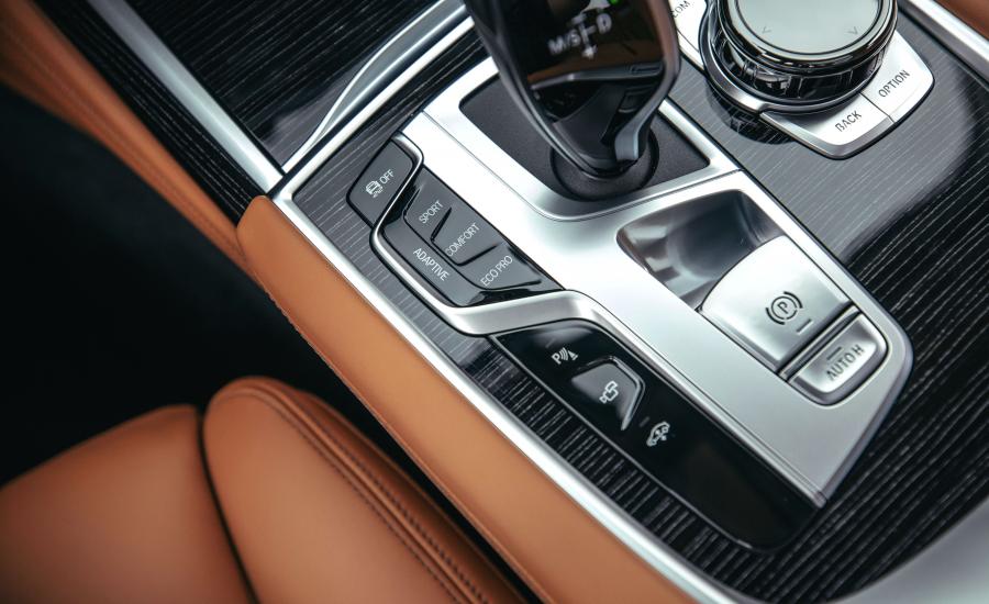 Детали интерьера BMW 750i xDrive (G11) 2019 года  (NA) (фото 38 из 40)